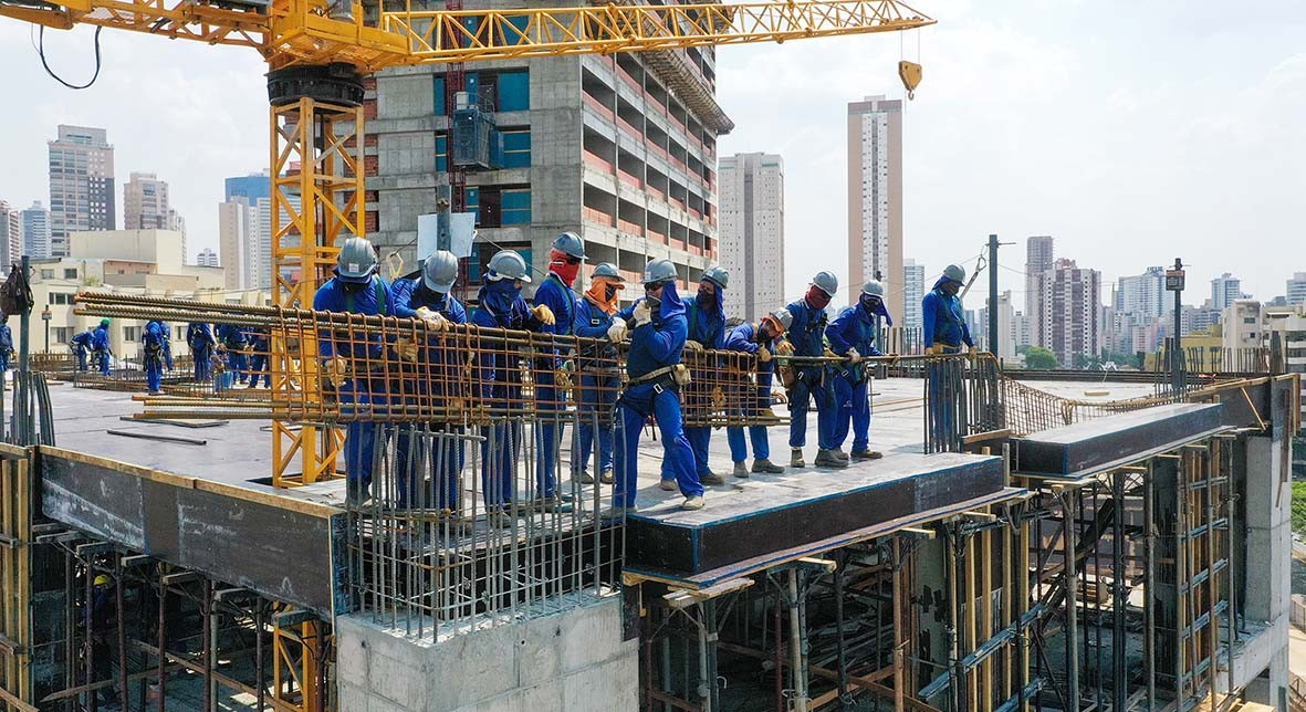 Dia da Construção Civil é marcado por ação social no clube do